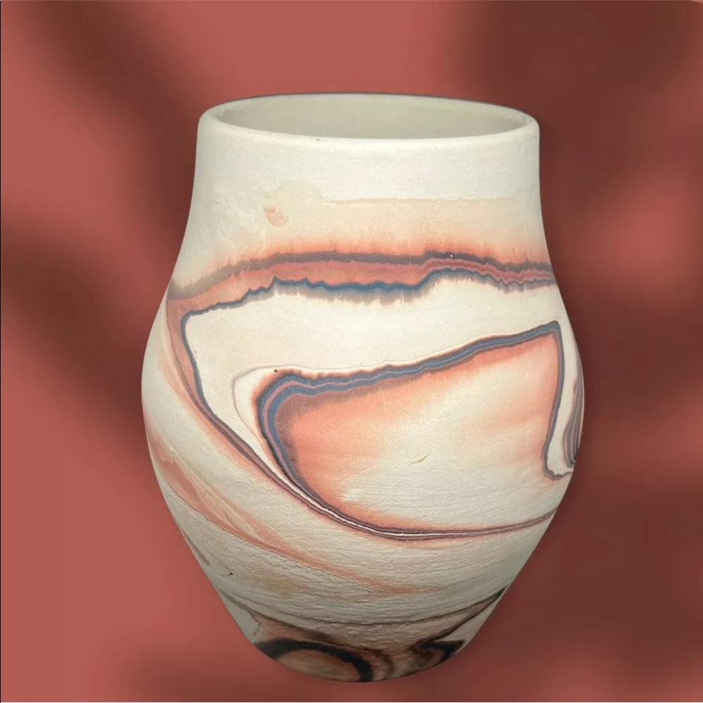 Nemadji Native American Pottery. Pink Gray Smoke Swirl Design 6in Tall